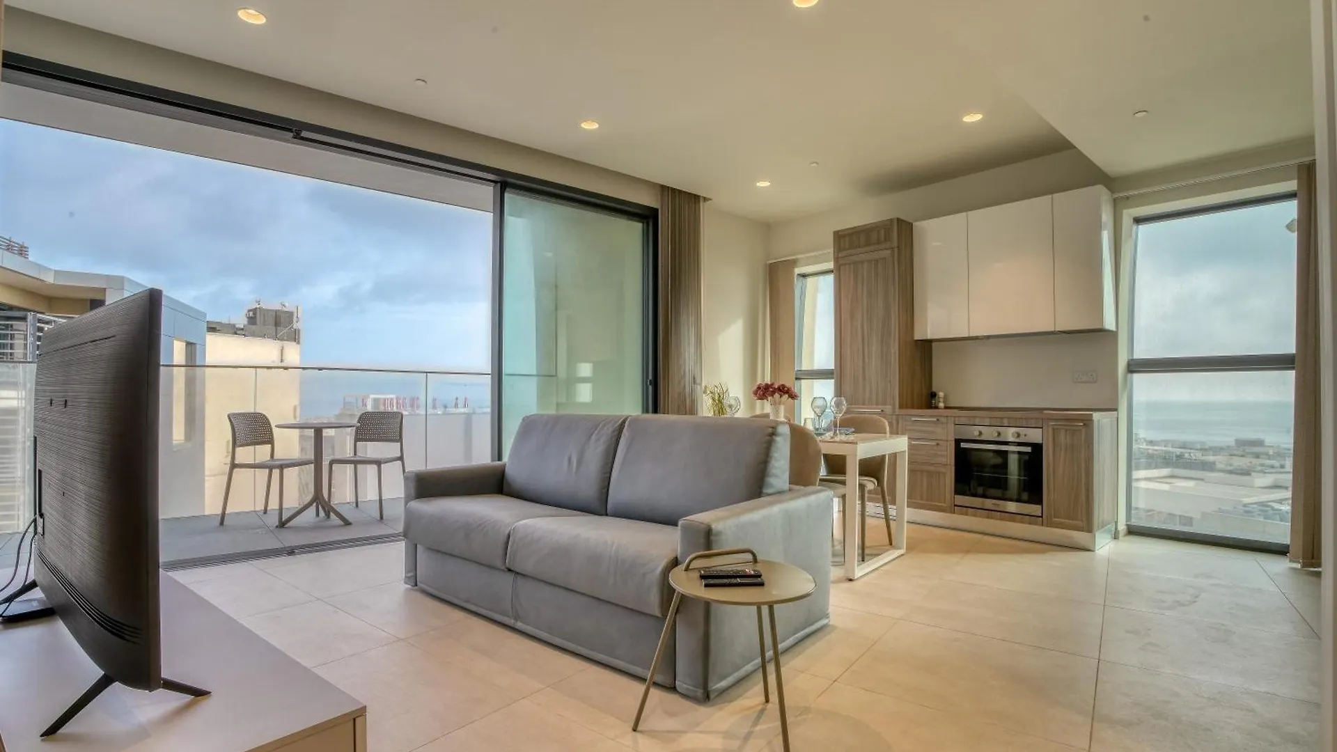 Prestigious Apartment With Common Roof Top Pool In Mercury Tower Saint Julian's 0*,