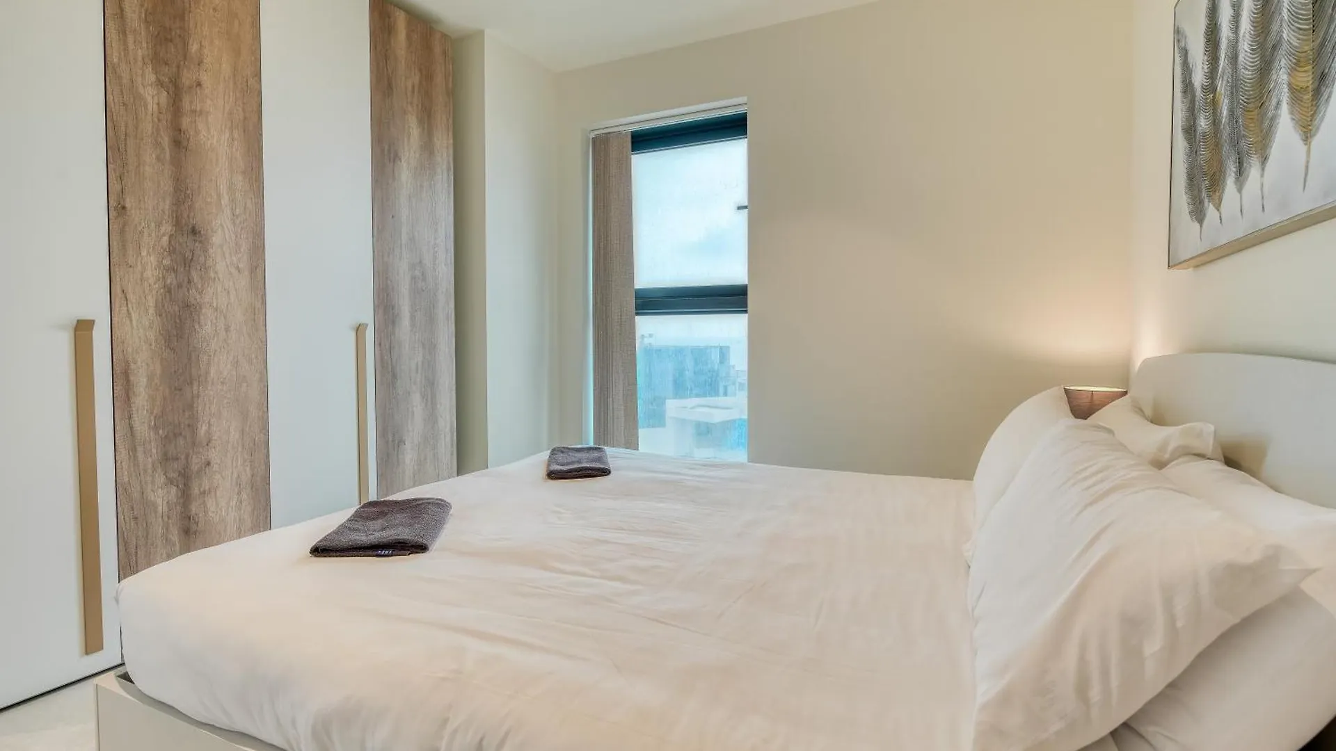 Prestigious Apartment With Common Roof Top Pool In Mercury Tower Saint Julian's 0*,  Malta