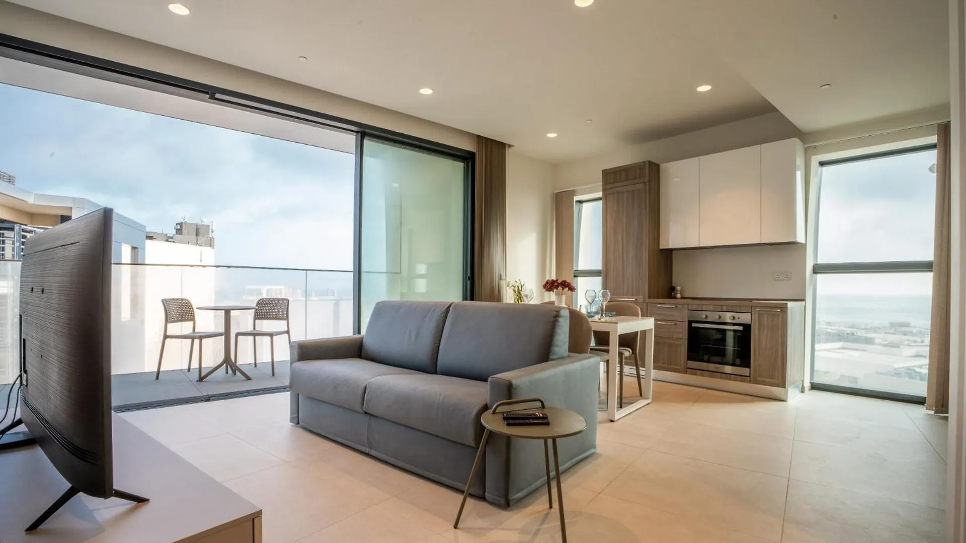 Prestigious Apartment With Common Roof Top Pool In Mercury Tower Saint Julian's 0*,