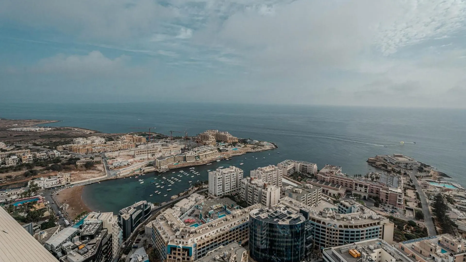 Prestigious Apartment With Common Roof Top Pool In Mercury Tower Saint Julian's Malta