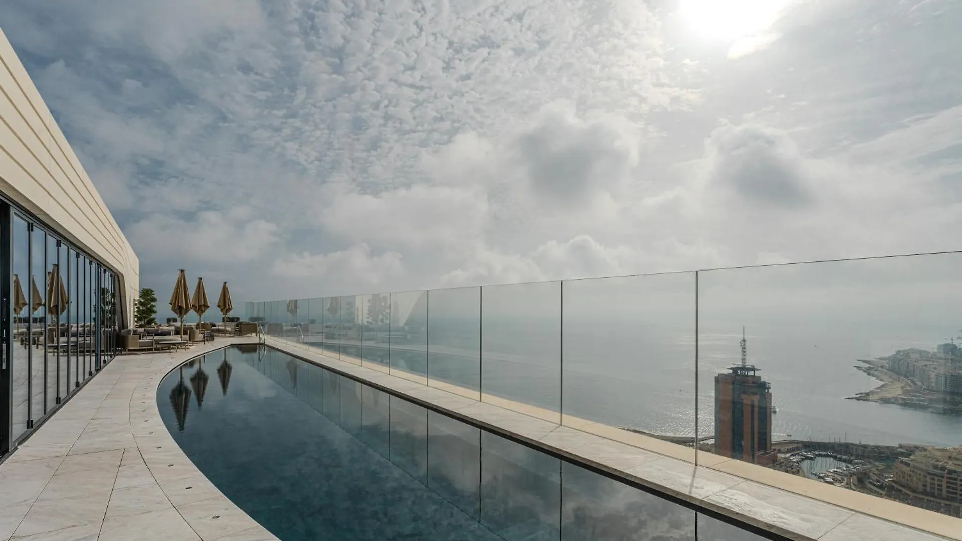 Prestigious Apartment With Common Roof Top Pool In Mercury Tower Saint Julian's 0*,  Malta