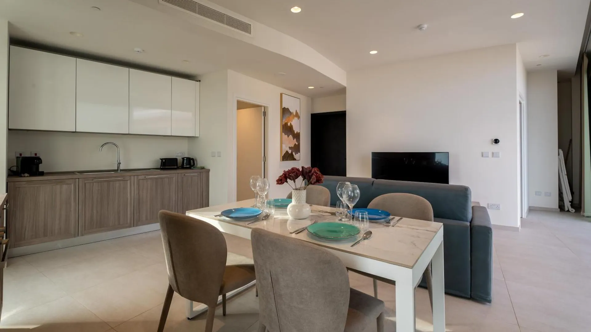 Prestigious Apartment With Common Roof Top Pool In Mercury Tower Saint Julian's Malta