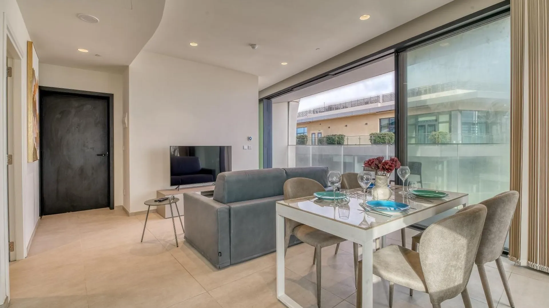 Prestigious Apartment With Common Roof Top Pool In Mercury Tower Saint Julian's Malta